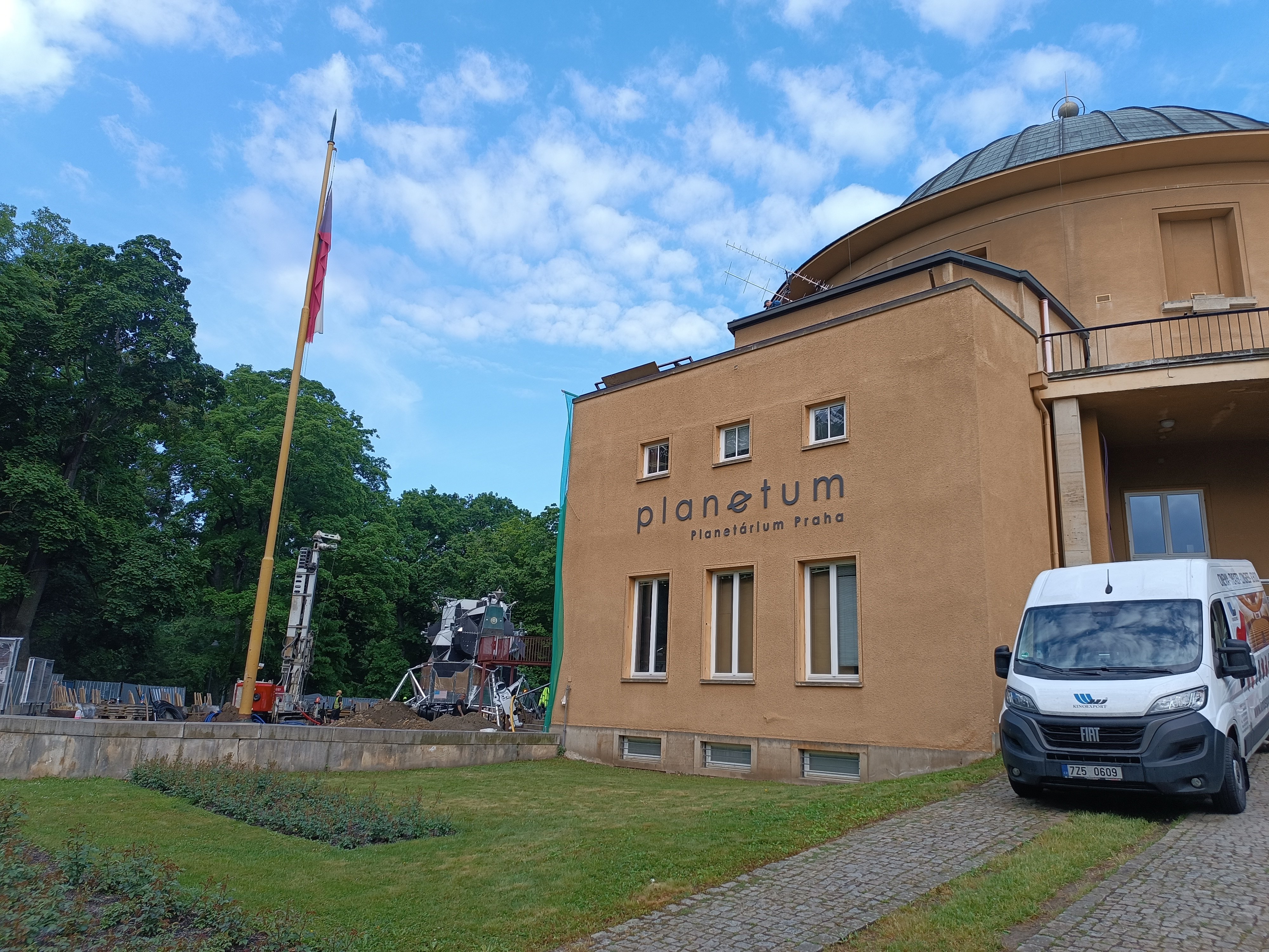 Gerotop navrhl a dodal vystrojení vrtů pro Planetárium Praha